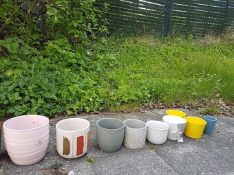 Obaly na rostliny různé velikosti 83 ks + květináče 190 ks - 9