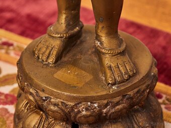 Bronzová socha bodhisattvy Avalókitéšvary (Padmapáni) - 9