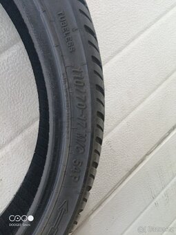 Pneu 110/ 70 R17 - 9