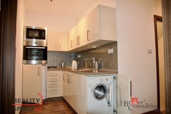 Pronájem, byty/2+kk, 38 m2, Závodu míru 685, Stará Role, 360 - 9