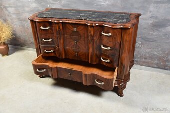STAROŽITNÁ KOMODA - 9