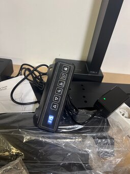 Výškově nastavitelný elektrický stůl - 9