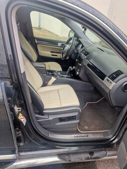 VW Touareg 3,0 TDi 165kW 24v V6 Individuál max možná výbava - 9