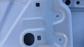 Toyota C-HR CHR 2 II 2024 - prave zadni dvere - 9