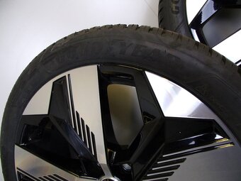 Celoroční sada Renault 7x20 ET34 5x114,3x66 - 215/45/20 95T - 9