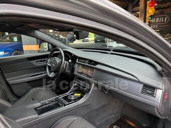 JAGUAR XF II 2.0D 180 R-SPORT Aut 03/2019 - 9