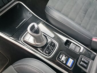 Mitsubishi Outlander 2.4 PHEV,4WD,LED,Kamera,Tažné - 9