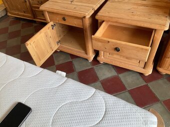 Velká ložnice voskované borovice Masiv - 9