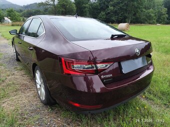 Škoda Superb. Nové v ČR. 1. Majitel, tažné, 100 tis km. - 9