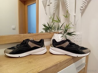 Under Armour pánské teenisky vel. 46/47 kožené - 9