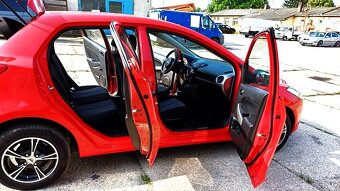 mazda 2 1.3 Najeto 95000 ( velmi pekny stav ) - 9