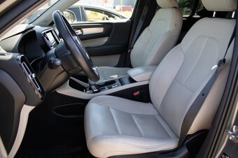 Volvo XC40 D4 Momentum (2018) - 9