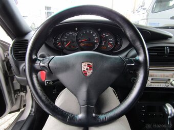 Porsche 911 Carrera 4 - 9