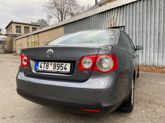 Volkswagen Jetta 1.6 FSi 85 kW, 2007, ČR, 2.maj 181000 km - 9