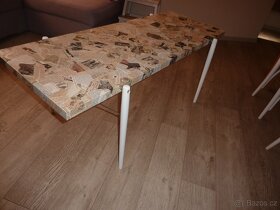 Retro "novinový" konferenční stolek po renovaci - 9