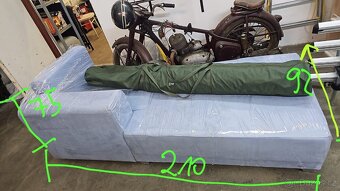 Rozkládací modrý gauč - 9