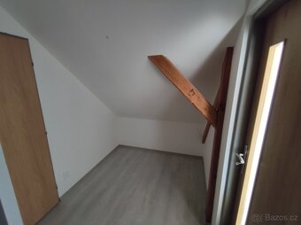 Pronajmu nový, podkrovní byt 1+kk v Mimoni, ul. Lužická 105 - 9