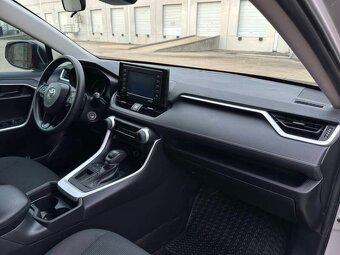 2021 Toyota RAV4 LE - 9