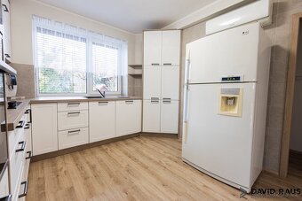 Prodej rodinného domu 4+kk s bazénem (140,4 m2) a zahradou, - 9