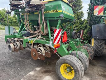 Secí stroj na obilí John Deere 750A, pracovní záběr 6m, rv 2 - 9