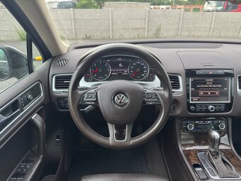 VW Touareg 3.0 TDI / Vzduch /Tažné 3.5t /Webasto / Servis VW - 9