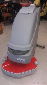 Podlahový mycí stroj Comac Simpla 65 BT s vl.pojezdem - 9