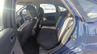 Ford Focus 1.4 benzín - 9