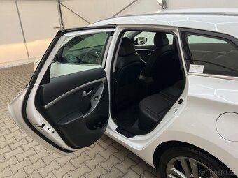 Hyundai i30 combi 1.6 CRDi,100 kW,manual,Style,AC,1maj,DPH - 9