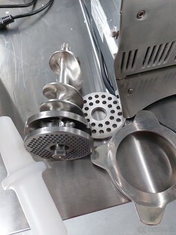 Mlýnek na maso HFM 22" Řeznický vlček, Řezačka masa HFM 22 - 9