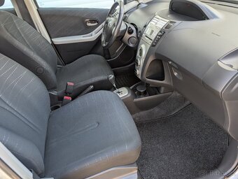 TOYOTA YARIS 1.3VVT-i 64kW EXECUTIVE AUTOMAT - 9