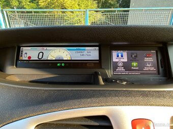 Renault Mégane Grand Scénic - 9