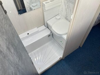 LMC Luxus 490, 4 osoby, stan, světlý interiér - 9