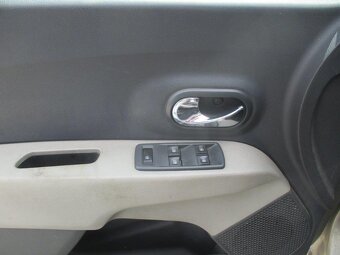 DACIA LODGY 1,6i LPG 61kW S&S Access Klima 02/2014 - 9