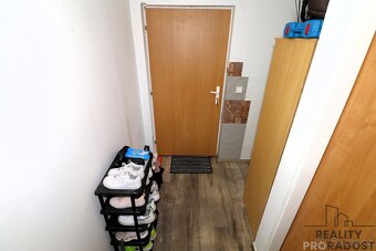Pronájem světlého a plně vybaveného bytu 1+kk s možností ven - 9