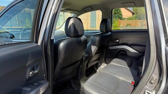 Citroen C-Crosser 2.2 HDI 4x4 7.míst - 9