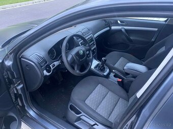 Škoda Octavia 2 Facelift 1,4 benzín Dražba - 9