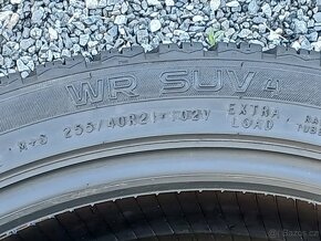 Pěkné zimní pneu Nokian 255/40/21 vzorek 8mm - 9