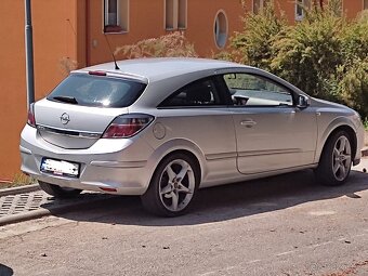 Opel Astra GTC 1,9 diesel 88 kW/110kw nová STK - 9