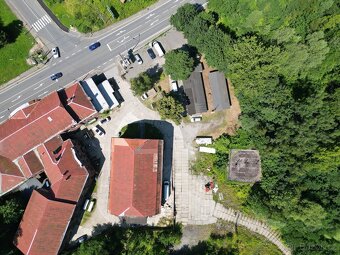 Výrobní nebo skladovací prostory k pronájmu v přízemí haly v - 9