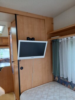 Prodám karavan hobby 495 UL . EL POJEZD, ODDĚLENÉ POSTELE - 9