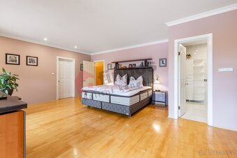 Luxusní Rodinný Dům na Prodej ve Hvězdonicích - 9