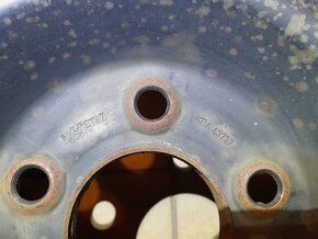 4x disky Kia s pneu na dojeti - 185/65/R15, cena dohromady - 9