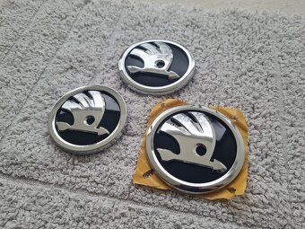 ŠKODA chromové emblémy / znaky / logo / rovný - 9