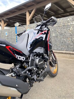 Moto Morini X-CAPE 700 Golden Edition - černá - 9