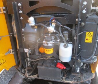 JCB 16C-1 MINI DIGGER - 9