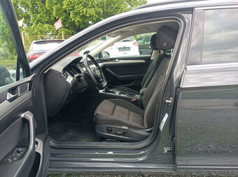 Volkswagen Passat, 110kw,APP,NAVI,r.2017,automat - 9