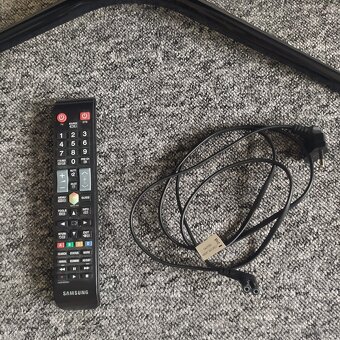 prodám Smart TV SAMSUNG model: UE32F5500aw 32" - 9
