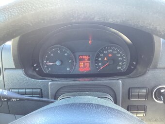 Crafter minibus 2,5 TDI 9,míst - 9