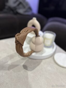 Luxusní, nastavitelná čelenka Invisibobble - 9