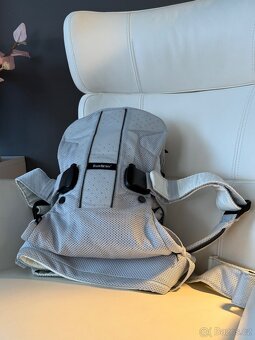 Baby Björn Ergonomické nosítko ONE Silver - 9